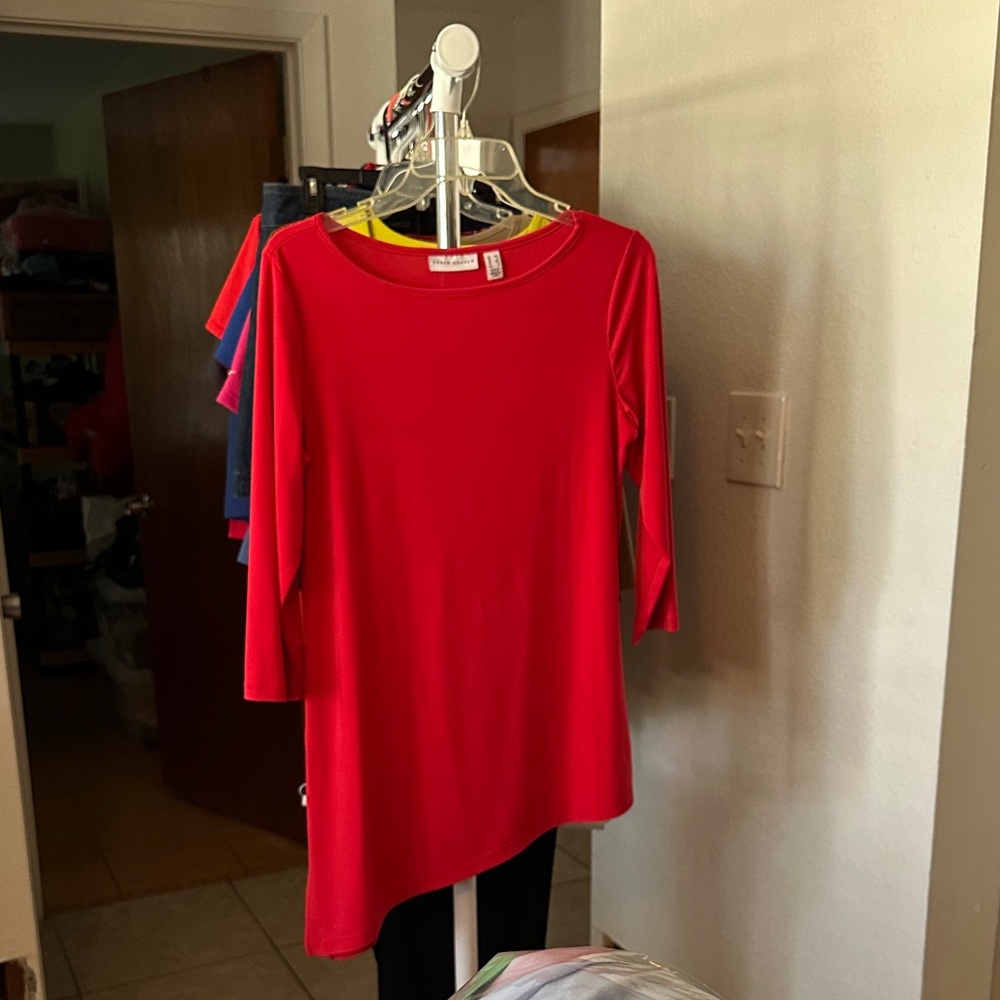 Susan Graver Red 3/4 Sleeve Women's Petite Top